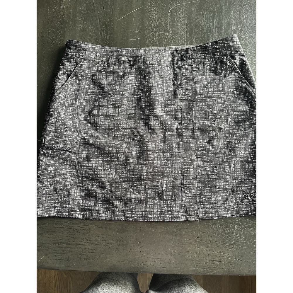 AVIA Golf Skort Womens Size Medium Easy Care Quick Dry Poly Nylon Grey Black‎